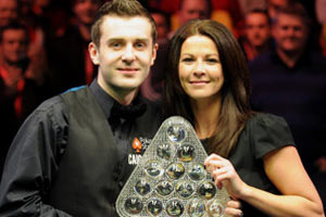 NBA勇士与篮网展开季后赛激烈对决